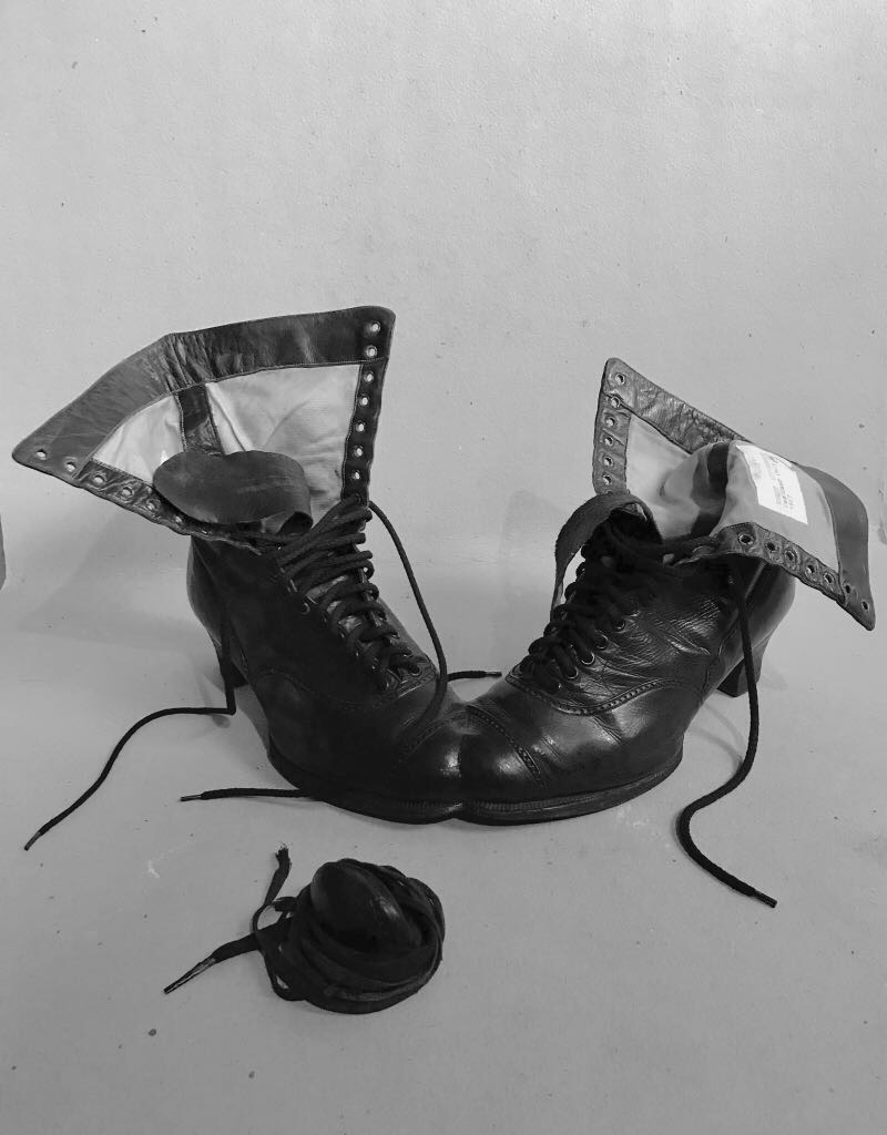 paar mit ei, meret oppenheim Kopie.femalegazesite.wordpress.comJPG