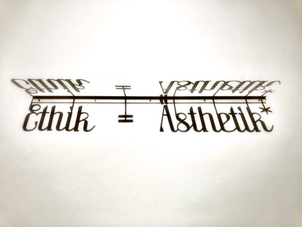 sagmeister-und-walsh-beauty-female-gaze-blog-7